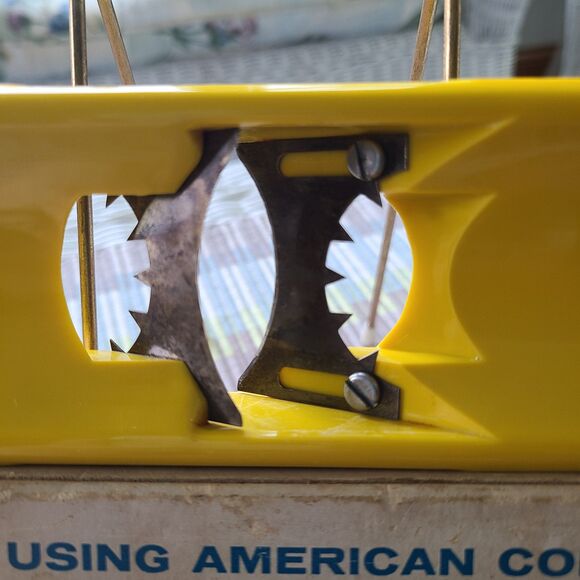 Vintage American Corn Cutter Corn On The Cob Cutting Kitchen Tool Winamac - Picture 3 of 10